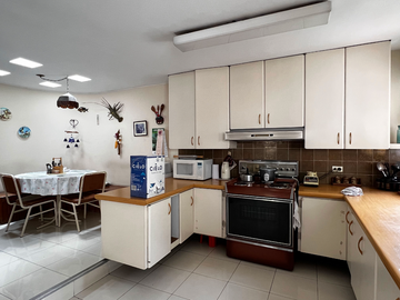 VENDO HERMOSA CASA CON 4 DEPARTAMENTOS POR LAS TRES MARIAS 