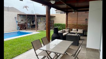 VENDO HERMOSA Y MODERNA CASA PACHACAMAC 500 M²