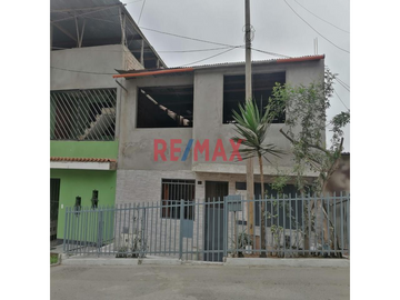 CASA EN SAN JUAN DE MIRAFLORES A SOLO 5 MINUTOS DE LA ESTACI