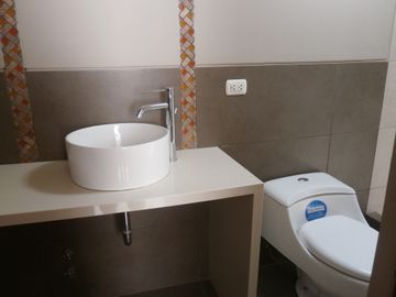OCASION, CASA EN ESTRENO EN VILLA EL PRADO