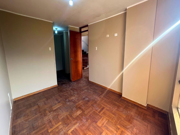 VENTA DE ACOGEDORA Y BIEN DISTRIBUIDA CASA, EN HUAMPANI