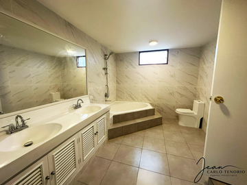 VENTA DE CASA DE LUJO EN SAN LA MOLINA 4 DORMITORIOS PISCINA