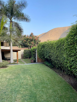 CASA EN VENTA | 2 PISOS + SEMI SÓTANO | JARDÍN