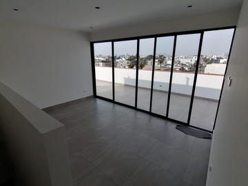 SE VENDE EXCELENTE DÚPLEX EN URB. LAS GARDENIAS