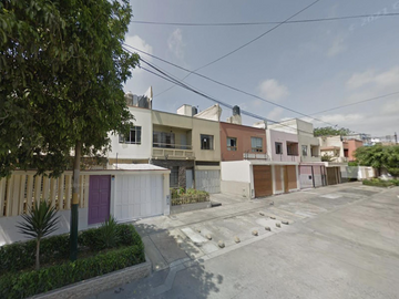 CASA COMO TERRENO EN VENTA EN PUEBLO LIBRE | 233 M2 | FRENTE