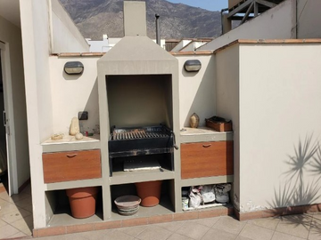 VENDO AMPLIO DUPLEX DE 6 DORM. EN SURCO
