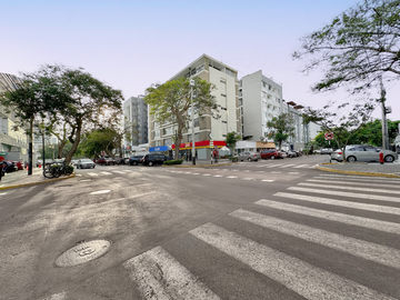 EXCELENTE TERRENO CON PARÁMETROS PARA 12 PISOS 