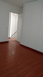 VENDO CASA EN CONDOMINIO URB. SOL DE LA MOLINA