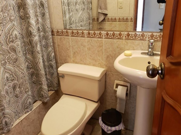 VENDO AMPLIO DUPLEX DE 6 DORM. EN SURCO
