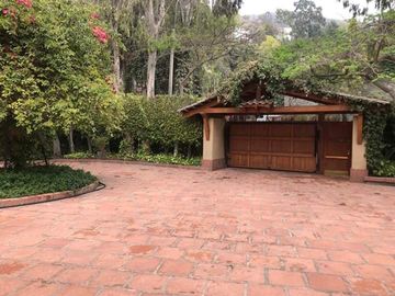 LINDA CASA EN CASUARINAS RODEADAS DE JARDINES