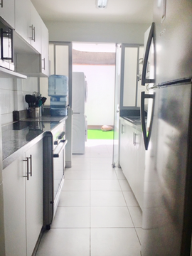 DEPARTAMENTO MIRAFLORES - MUY SEGURO! - IDEAL PERSONAS MAYORES  O NIÑOS PEQUEÑOS - PRIMER PISO