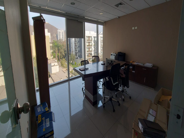 OFICINA IMPLEMENTADA DE 233M² CON VISTA A LOS JADES EN SURCO