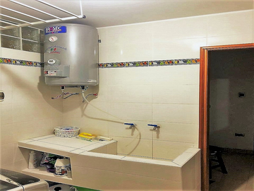 APROVECHE! AMPLIO DEPARTAMENTO CON ASCENSOR DIRECTO, BALCÓN 