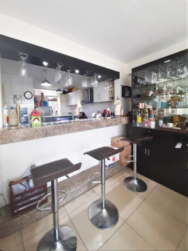 SE VENDE FLAT CERCA A PARQUE, VISTA EXTERNA, EN SURCO