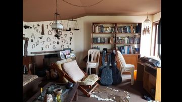 VENDO AMPLIA CASA EN LA ENCANTADA