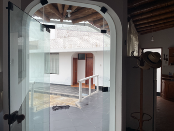 VENTA DE CASA DE PLAYA EN URB. PUNTA ROCAS – PUNTA NEGRA!! 