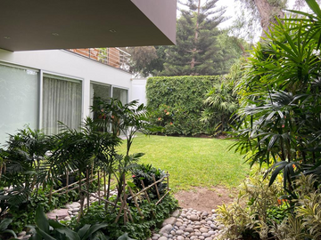 VENDO CASA FRENTE A PARQUE GENARO CASTRO IGLESIAS COD. 23486