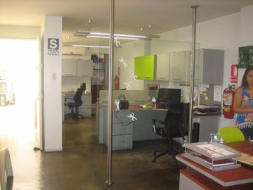 MUY BUENA OFICINA EN MIRAFLORES