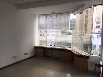 Amplia Oficina de 280 m en Pleno Corazón de Miraflores