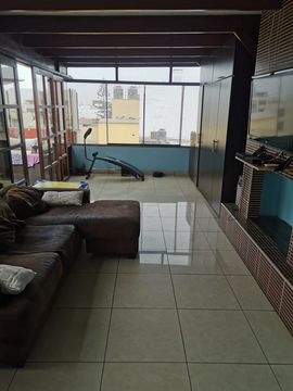 SE VENDE TRIPLEX EN URB. HIGUERETA EN SURCO