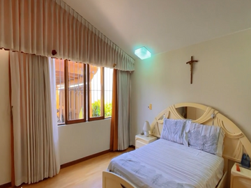 VENDO CASA DE UNA PLANTA EN SURCO 