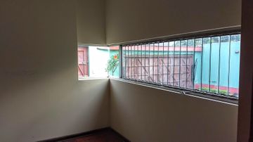 ALQUILO CASA-OFICINA URB. LA RIVERA DE MONTERRICO –LA MOLINA