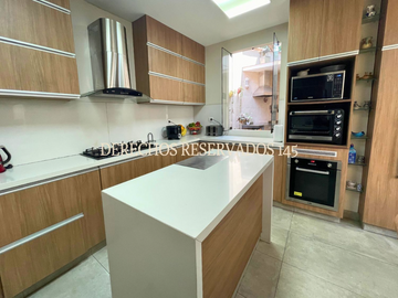 ¡BAJÓ DE PRECIO! LINDA CASA EN CONDOMINIO CERCA A PARQUE