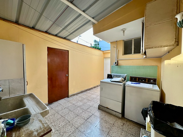 VENDO DEPARTAMENTO ESTILO CASA CON JARDÍN