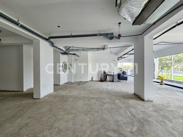 LOCAL COMERCIAL CEERCA AL TREBOL DE JAVIER PRADO