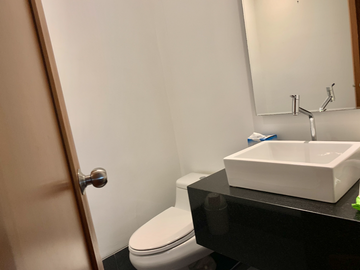 DEPARTAMENTO AMPLIO ILUMINADO CON VISTA AL MAR FINOS ACABADO