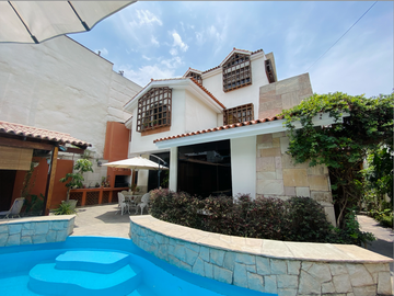 VENTA LINDA CASA EN CALLE LOS TULIPANES