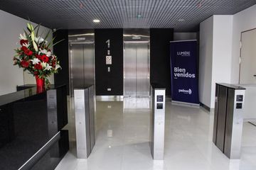 Excelente oficina en edificio ejecutivo de Estreno