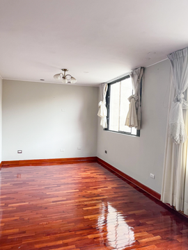 DEPARTAMENTO MUY BIEN UBICADO, CERCA A LA AVENIDA LA MOLINA 
