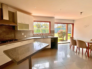 OCASIÓN! CASA REMODELADA EN ESQUINA - LA ESTANCIA