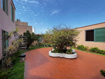 VENDO HERMOSA CASA CON 4 DEPARTAMENTOS POR LAS TRES MARÍAS, 