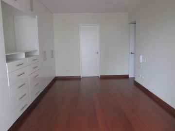 DEPARTAMENTO EN VENTA EN MIRAFLORES CERCA MALECON