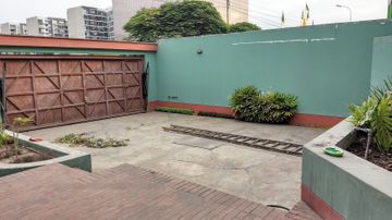 ALQUILO CASA-OFICINA URB. LA RIVERA DE MONTERRICO –LA MOLINA