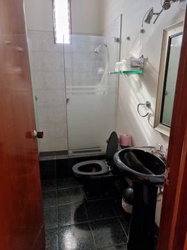 CASA DE TECHO A DOBLE ALTURA EN VENTA EN SAN BORJA
