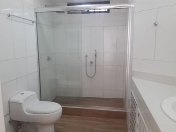 ALQUILO CASA DE 1000M2 URB. RESIDENCIAL MONTERRICO – LA MOLINA