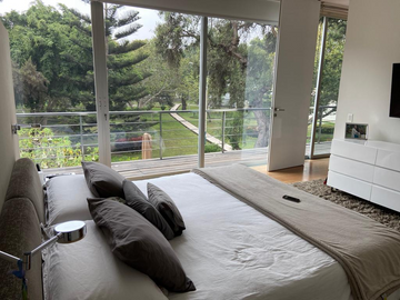VENDO CASA FRENTE A PARQUE GENARO CASTRO IGLESIAS COD. 23486
