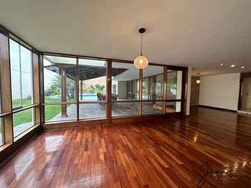 VENTA DE CASA DE LUJO EN SAN LA MOLINA 4 DORMITORIOS PISCINA