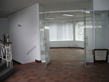 ALQUILER CASA OFICINA S. ISIRO