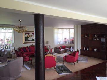 PRECIOSA CASA - UBICACIÓN PRIVILEGIADA - ESTRUCTURA FUNCIONAL