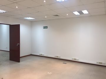 Amplia Oficina de 280 m en Pleno Corazón de Miraflores