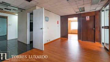 OCASIÓN VENTA DE OFICINA CÉNTRICA + ESTACIONAMIENTO LINCE