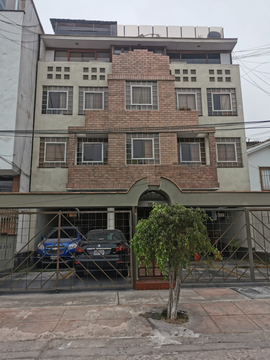 SE VENDE TRIPLEX EN URB. HIGUERETA EN SURCO