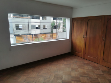SE VENDE LINDA CASA EN MIRAFLORES