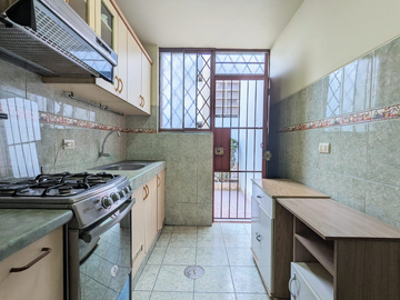 HERMOSA CASA EN LINCE LÍMITE CON SAN ISIDRO