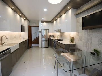 VENTA CASA EN LA PORTADA DE LA PLANICIE, LA MOLINA