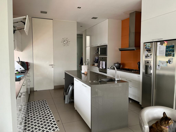VENDO CASA FRENTE A PARQUE GENARO CASTRO IGLESIAS COD. 23486